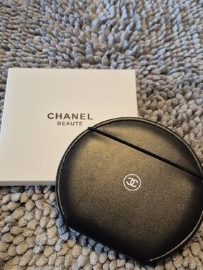 NWT CHANEL Black Leather Mirror Compact Case with White Chanel Gift Box [B5]